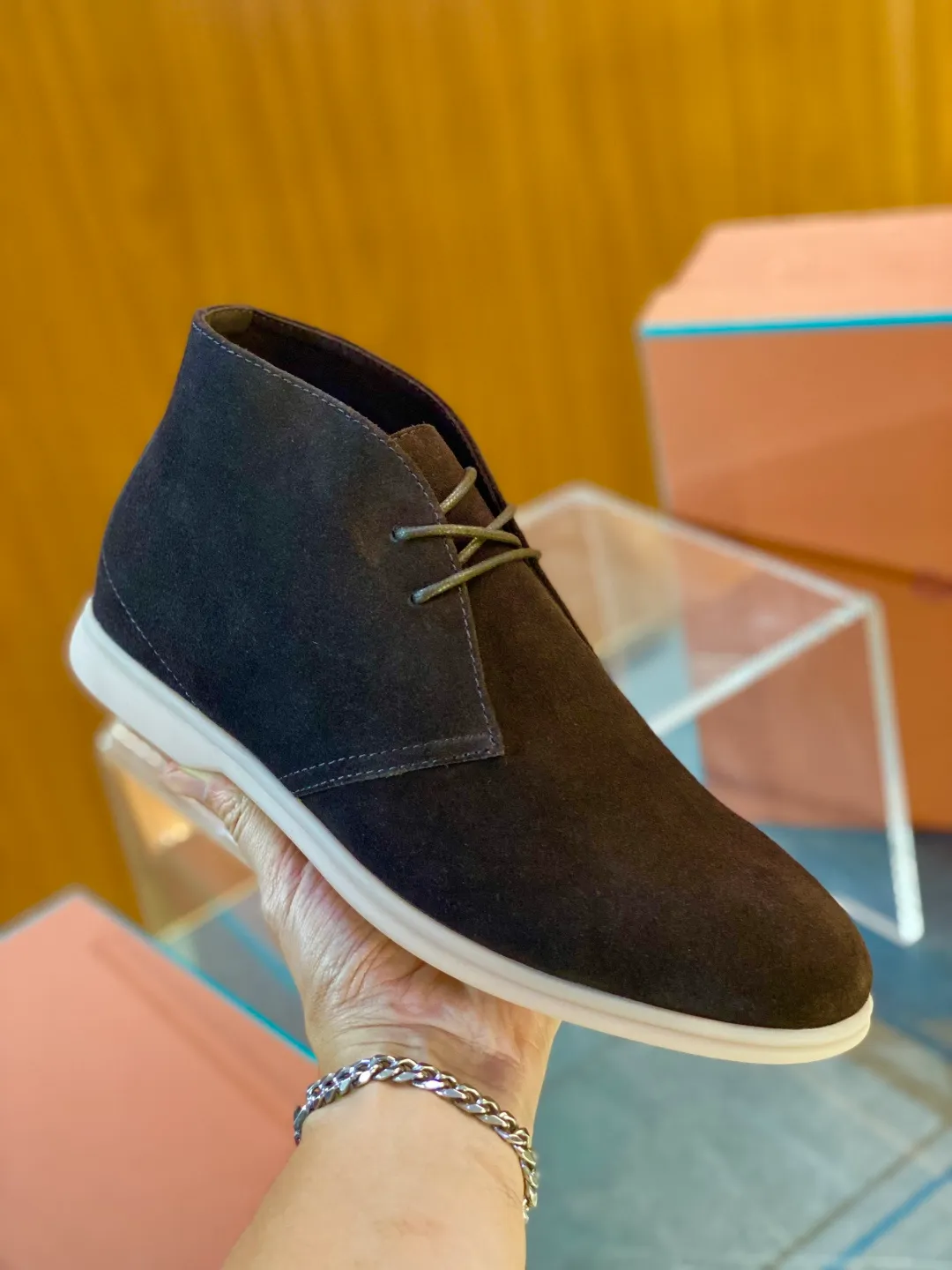💰780 Loro Piana men's boots for autumn and winter ♞size; 39~46 The flexibility of first-layer cowhide returns to nature and feels the freedom and elegance in the city. A return to the original equestrian elegance aesthetics, Loro Piana is once again inspired by equestrianism this season, perfectly integrating freedom, elegance and functionality.